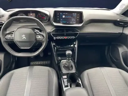 Photo 12 Peugeot 2008  PureTech 130 S&S BVM6