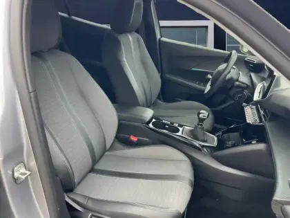 Photo 18 Peugeot 2008  PureTech 130 S&S BVM6