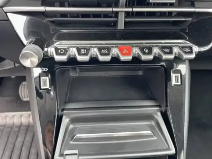 Photo 22 Peugeot 2008  PureTech 130 S&S BVM6