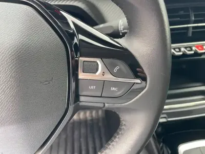 Photo 26 Peugeot 2008  PureTech 130 S&S BVM6