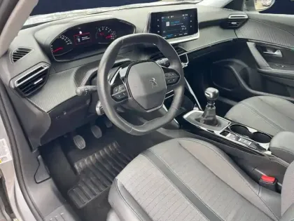 Photo 16 Peugeot 2008  PureTech 130 S&S BVM6