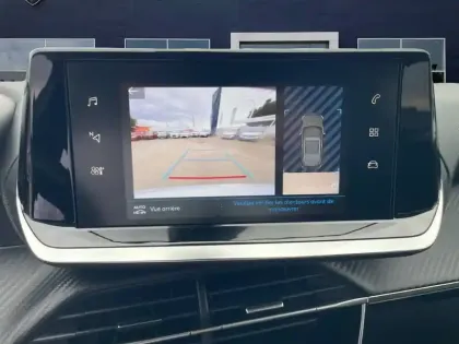 Photo 24 Peugeot 2008  PureTech 130 S&S BVM6