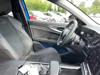 Photo 33 Renault Rafale  E-Tech full hybrid 200