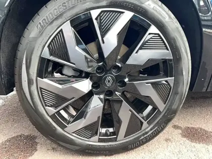 Photo 45 Renault Rafale  E-Tech full hybrid 200