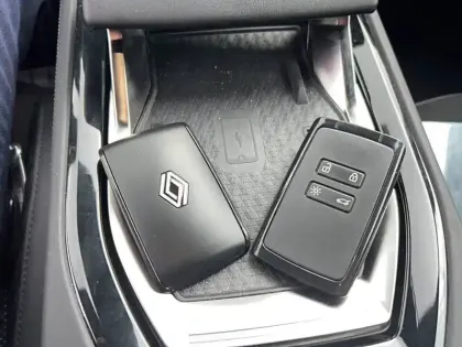 Photo 38 Renault Rafale  E-Tech full hybrid 200