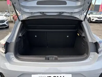Photo 13 Renault Clio  E-Tech full hybrid 145 ch GSR2
