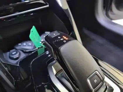 Photo 13 Peugeot 208  PureTech 100 S&S EAT8