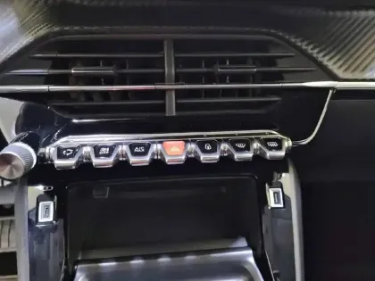 Photo 24 Peugeot 208  PureTech 100 S&S EAT8