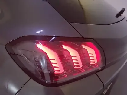 Photo 16 Peugeot 208  PureTech 100 S&S EAT8