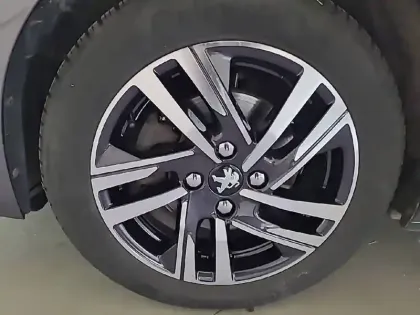 Photo 12 Peugeot 208  PureTech 100 S&S EAT8