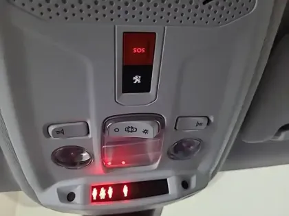 Photo 25 Peugeot 208  PureTech 100 S&S EAT8