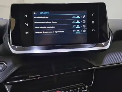 Photo 21 Peugeot 208  PureTech 100 S&S EAT8