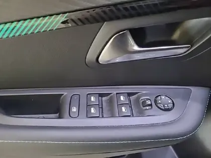 Photo 30 Peugeot 208  PureTech 100 S&S EAT8