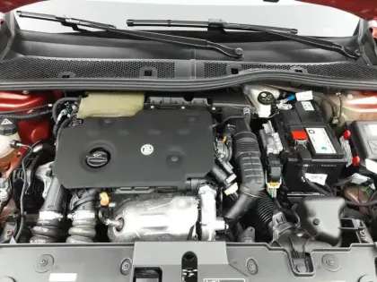 Photo 38 Peugeot 208  BlueHDi 100 S&S BVM6