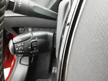 Photo 41 Peugeot 208  BlueHDi 100 S&S BVM6