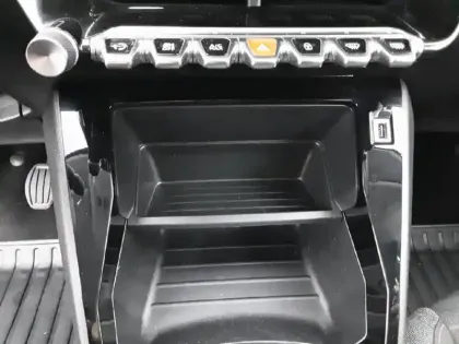 Photo 46 Peugeot 208  BlueHDi 100 S&S BVM6