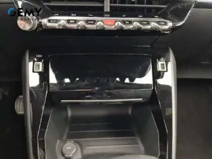 Photo 19 Peugeot 2008  PureTech 100 S&S BVM6