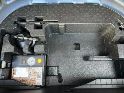 Photo 6 Peugeot 2008  e- 136ch Allure