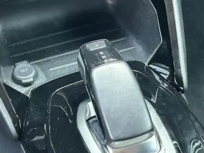 Photo 13 Peugeot 2008  e- 136ch Allure