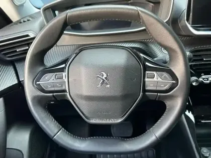 Photo 14 Peugeot 2008  e- 136ch Allure