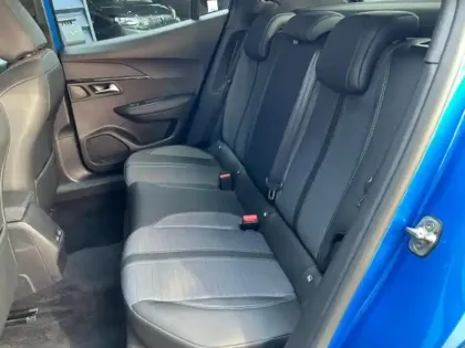 Photo 8 Peugeot 2008  e- 136ch Allure