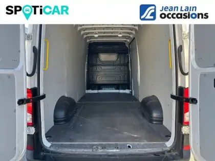 Photo 45 Volkswagen Crafter  VAN 35 L4H3 2.0 TDI 140 CH BVA