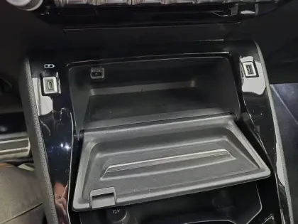 Photo 13 Peugeot 2008  Electrique 136 ch