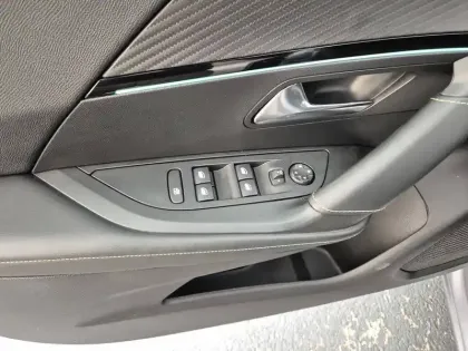 Photo 21 Peugeot 2008  Electrique 136 ch