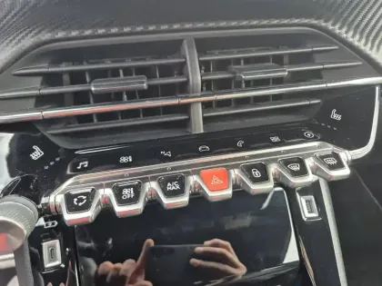 Photo 14 Peugeot 2008  Electrique 136 ch