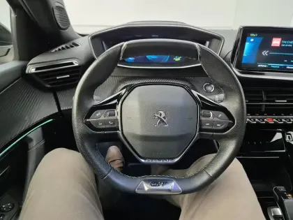 Photo 15 Peugeot 2008  Electrique 136 ch