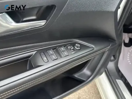 Photo 11 Peugeot 3008  PureTech 130ch S&S EAT8