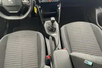 Photo 41 Peugeot 2008  PureTech 130 S&S BVM6