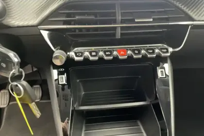 Photo 47 Peugeot 2008  PureTech 130 S&S BVM6