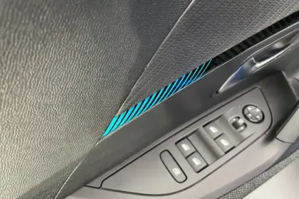 Photo 50 Peugeot 2008  PureTech 130 S&S BVM6