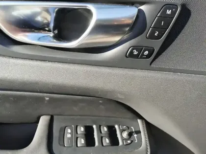 Photo 23 Volvo Xc60  T6 AWD Hybride rechargeable 253 ch+145 ch Geartronic 8