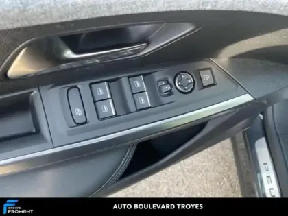 Photo 14 Peugeot 3008  Hybrid 136ch GT e-DCS6