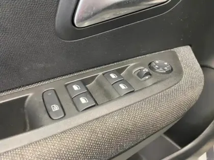 Photo 9 Peugeot 208  e- 136ch Style