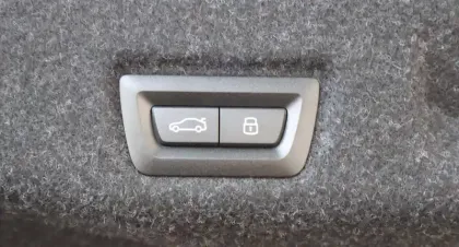 Photo 16 BMW Serie 5 i5 M60 xDrive 601 ch