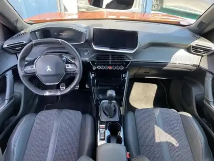 Photo 10 Peugeot 2008  e- 136ch GT