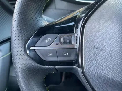 Photo 13 Peugeot 2008  e- 136ch GT