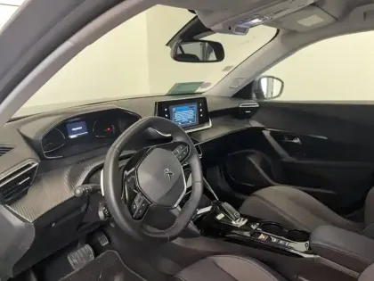 Photo 10 Peugeot 2008  PureTech 130 S&S EAT8