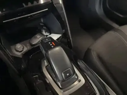 Photo 12 Peugeot 2008  PureTech 130 S&S EAT8