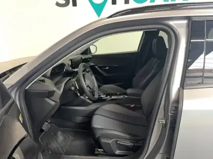 Photo 8 Peugeot 2008  PureTech 130 S&S EAT8