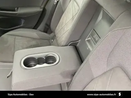 Photo 38 Volkswagen Golf  1.5 eTSI OPF 130 DSG7