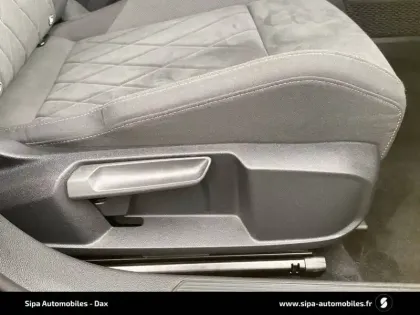 Photo 43 Volkswagen Golf  1.5 eTSI OPF 130 DSG7