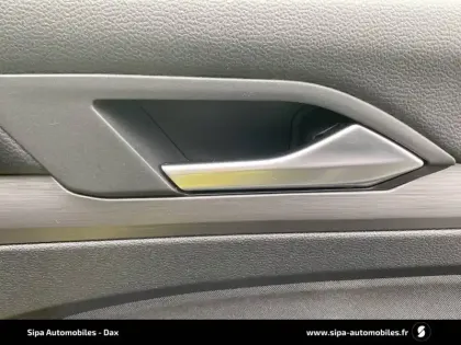 Photo 42 Volkswagen Golf  1.5 eTSI OPF 130 DSG7