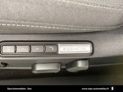 Photo 27 Volkswagen Golf  1.5 eTSI OPF 130 DSG7