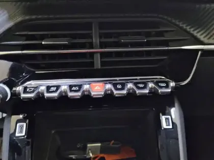 Photo 24 Peugeot 208  Electrique 50 kWh 136ch