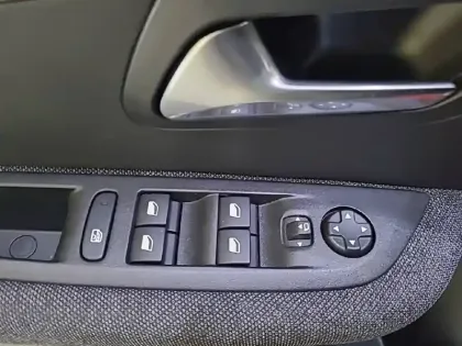 Photo 30 Peugeot 208  Electrique 50 kWh 136ch