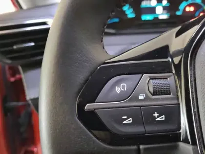 Photo 27 Peugeot 208  Electrique 50 kWh 136ch